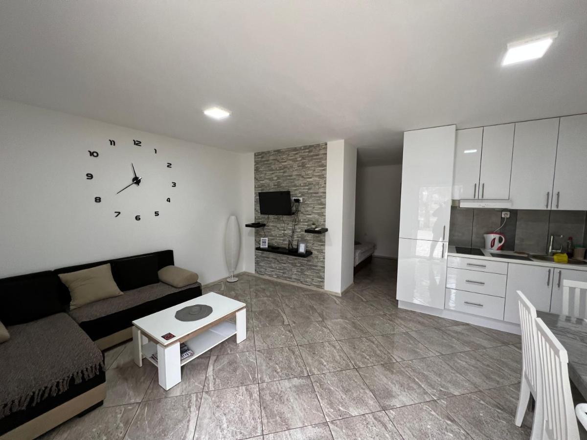 Aurora Apartment Sombor Buitenkant foto