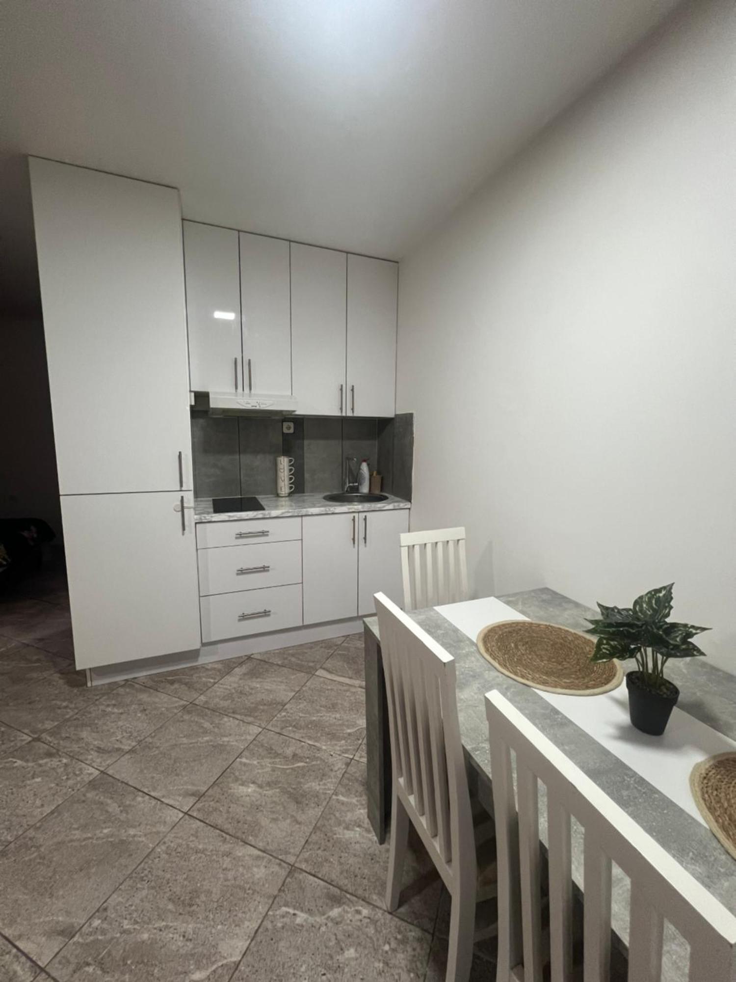 Aurora Apartment Sombor Buitenkant foto