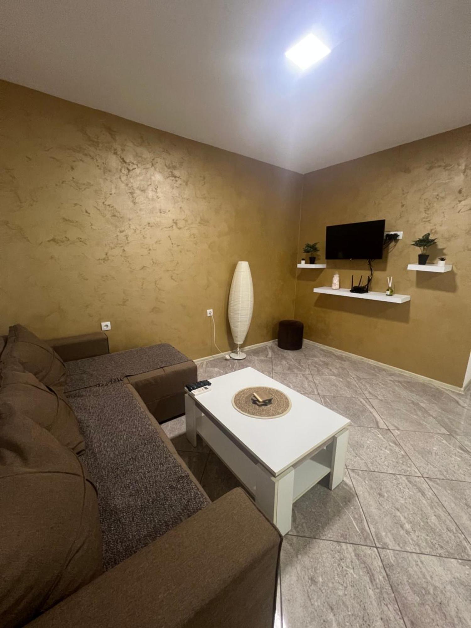 Aurora Apartment Sombor Buitenkant foto